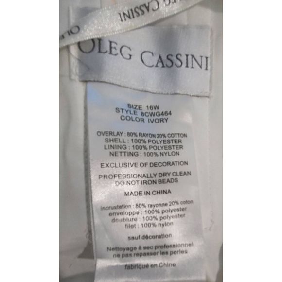 Oleg Cassini wedding gown - Picture 3 of 9